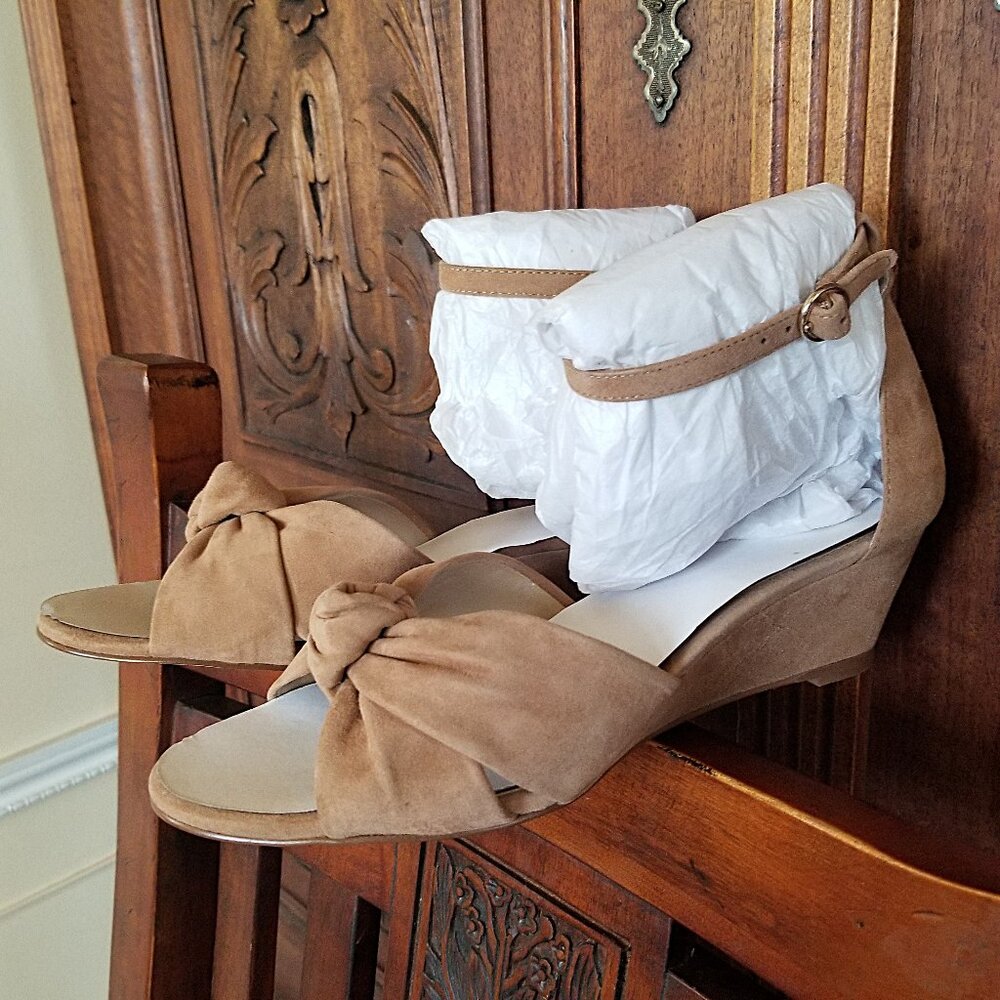 NWOT Ann Taylor Kaylin Suede Knot Wedge Sandals - Picture 3 of 5